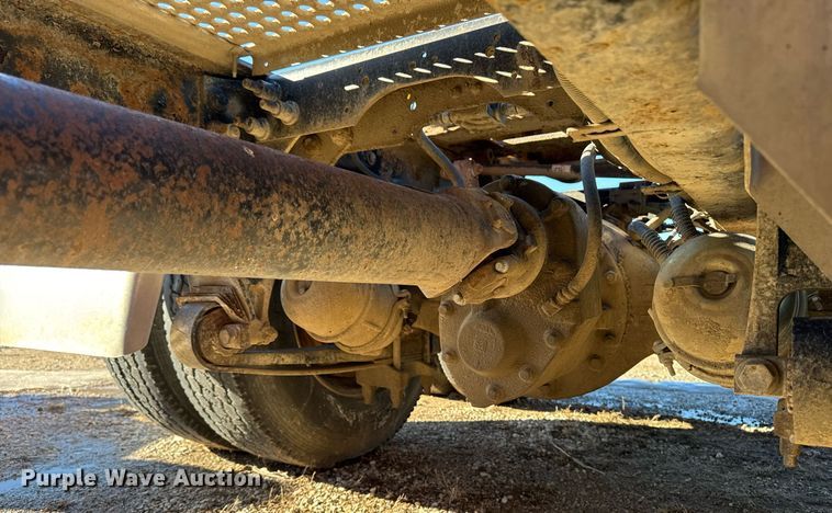 image for item DT0632 2013 International ProStar Plus 122 semi truck