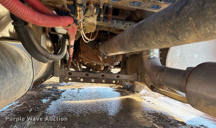 image for item DT0632 2013 International ProStar Plus 122 semi truck