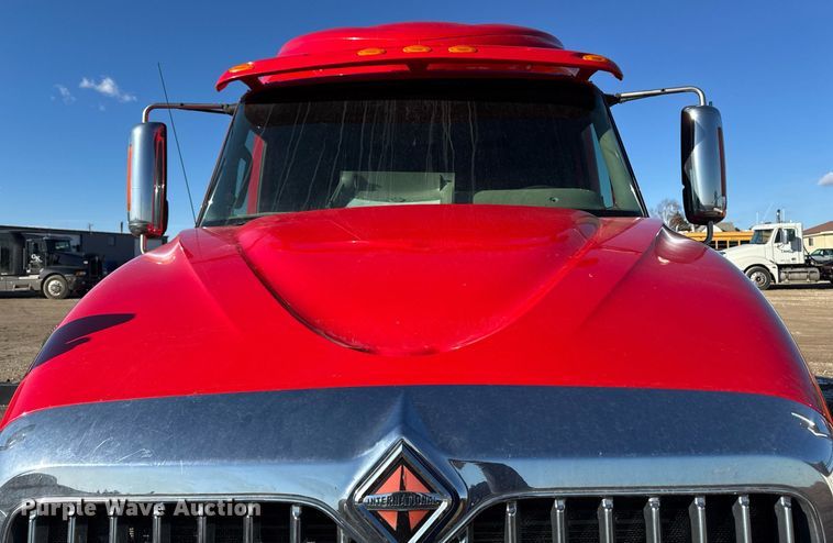 image for item DT0632 2013 International ProStar Plus 122 semi truck