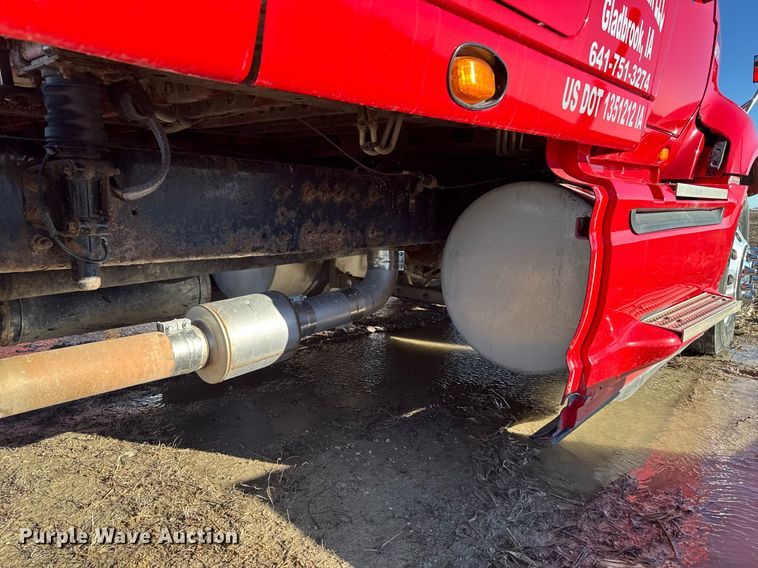 image for item DT0632 2013 International ProStar Plus 122 semi truck