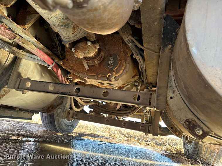 image for item DT0632 2013 International ProStar Plus 122 semi truck