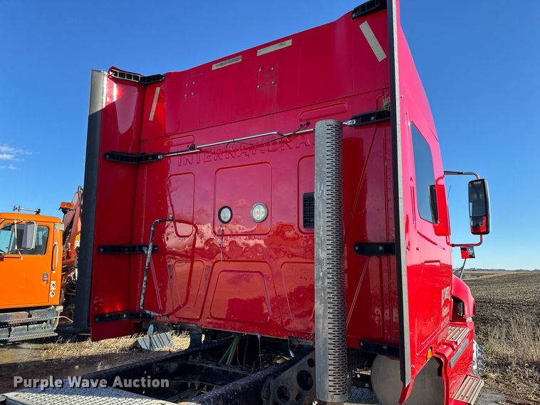 image for item DT0632 2013 International ProStar Plus 122 semi truck