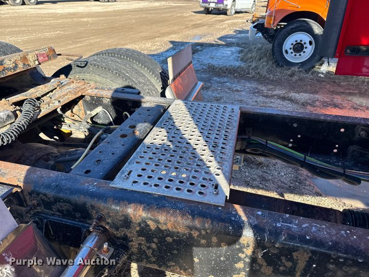 image for item DT0632 2013 International ProStar Plus 122 semi truck