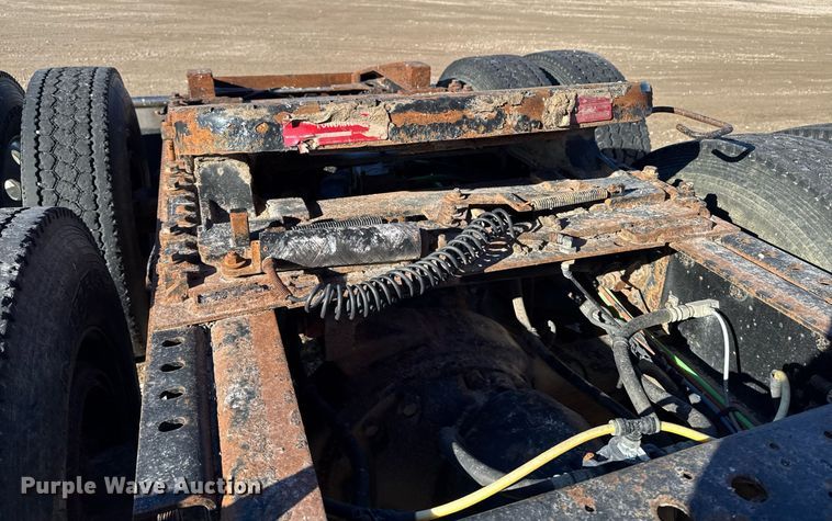 image for item DT0632 2013 International ProStar Plus 122 semi truck