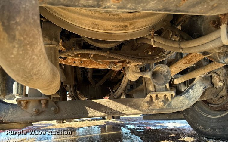 image for item DT0632 2013 International ProStar Plus 122 semi truck