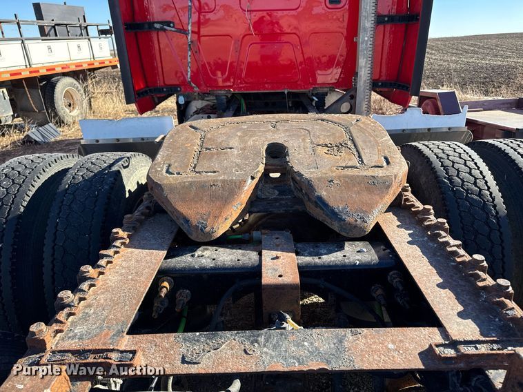 image for item DT0632 2013 International ProStar Plus 122 semi truck