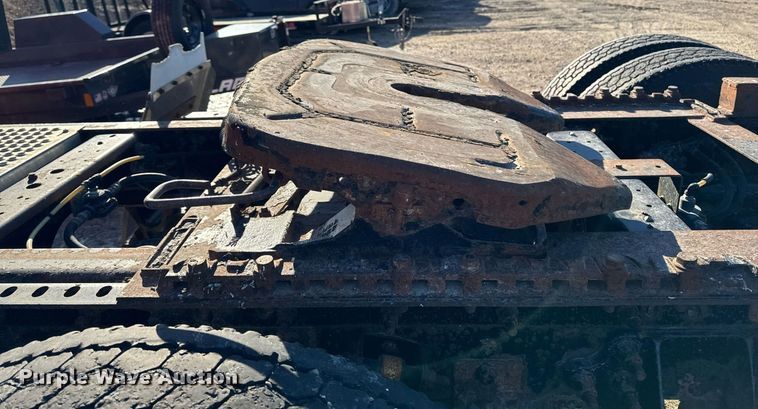 image for item DT0632 2013 International ProStar Plus 122 semi truck