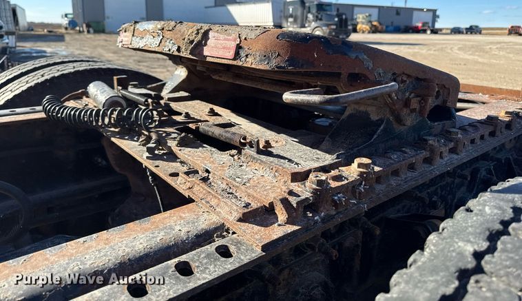 image for item DT0632 2013 International ProStar Plus 122 semi truck