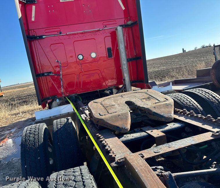 image for item DT0632 2013 International ProStar Plus 122 semi truck