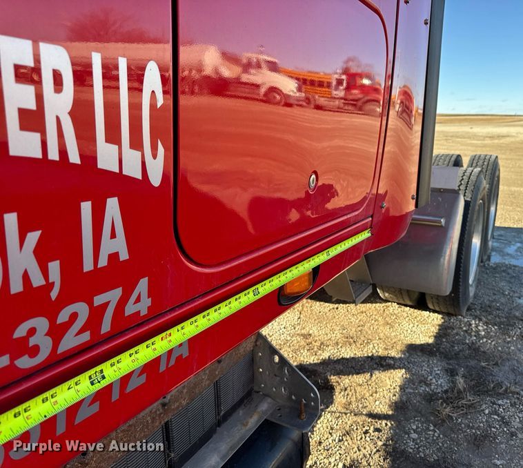 image for item DT0632 2013 International ProStar Plus 122 semi truck