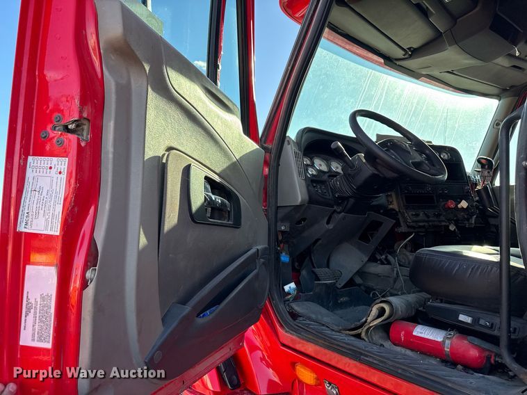 image for item DT0632 2013 International ProStar Plus 122 semi truck