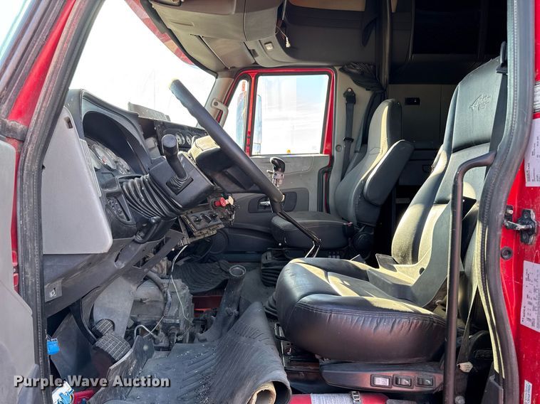 image for item DT0632 2013 International ProStar Plus 122 semi truck