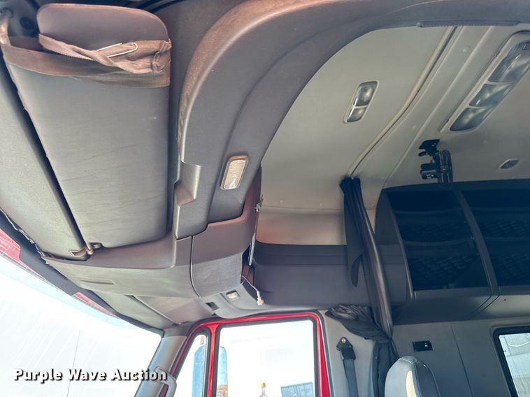 image for item DT0632 2013 International ProStar Plus 122 semi truck