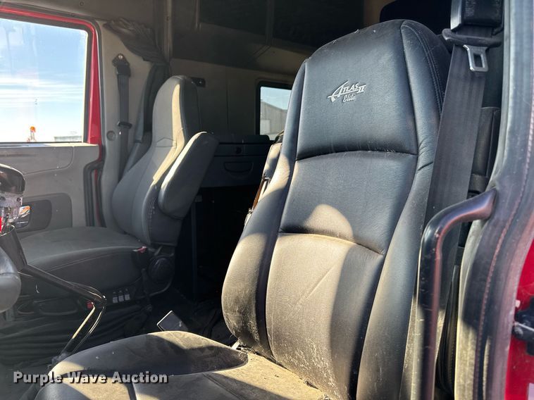 image for item DT0632 2013 International ProStar Plus 122 semi truck