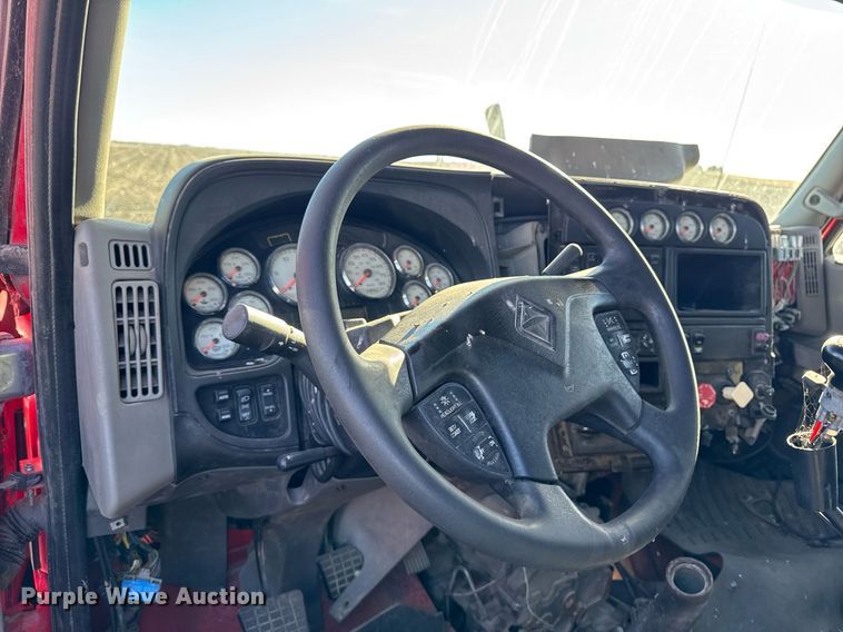 image for item DT0632 2013 International ProStar Plus 122 semi truck