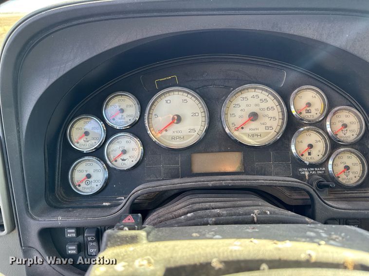 image for item DT0632 2013 International ProStar Plus 122 semi truck