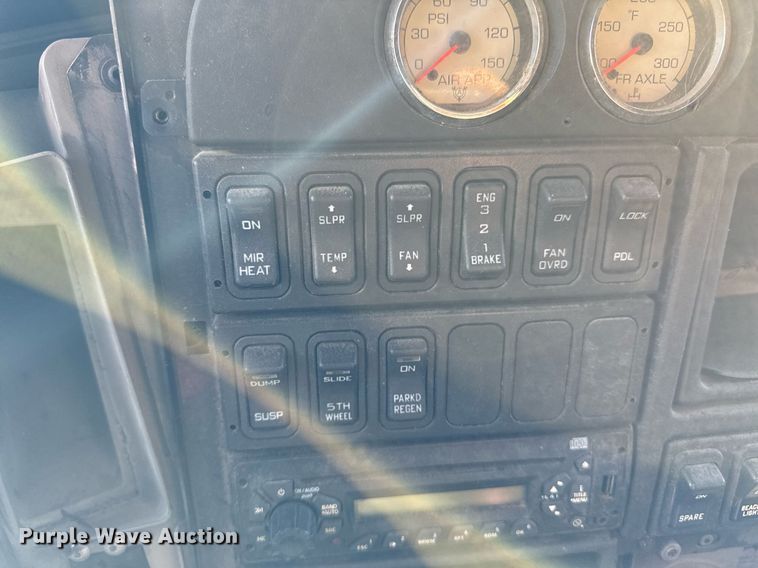 image for item DT0632 2013 International ProStar Plus 122 semi truck