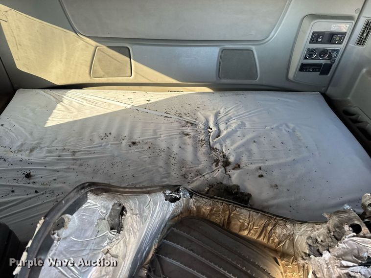 image for item DT0632 2013 International ProStar Plus 122 semi truck