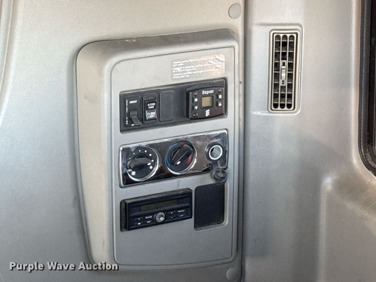 image for item DT0632 2013 International ProStar Plus 122 semi truck