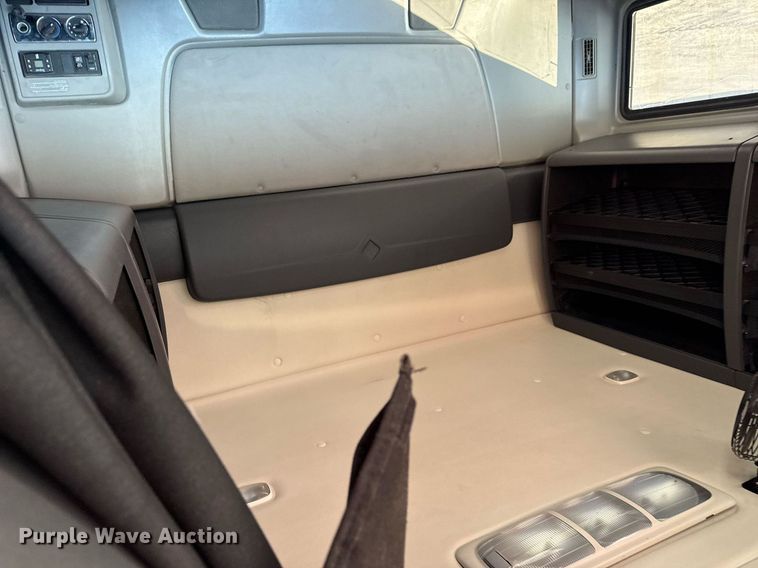 image for item DT0632 2013 International ProStar Plus 122 semi truck