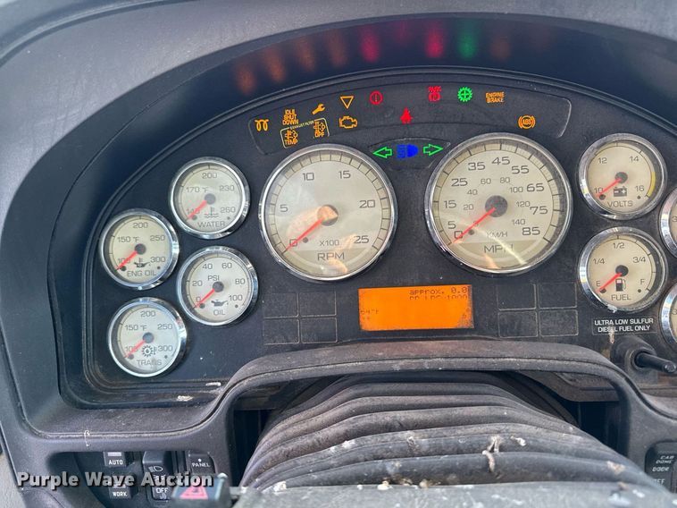 image for item DT0632 2013 International ProStar Plus 122 semi truck