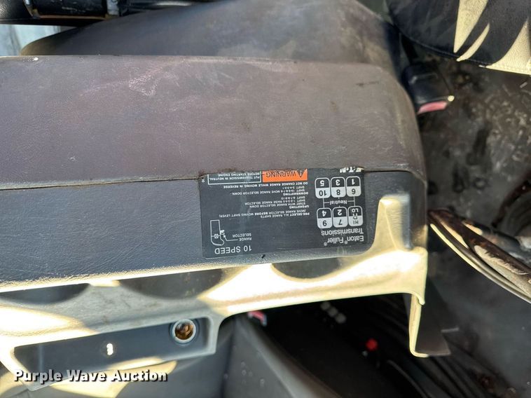 image for item DT0632 2013 International ProStar Plus 122 semi truck