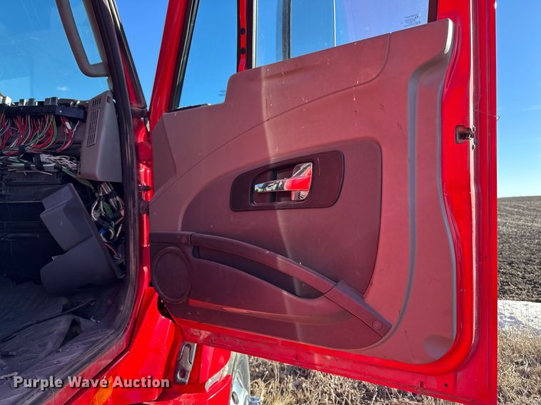 image for item DT0632 2013 International ProStar Plus 122 semi truck