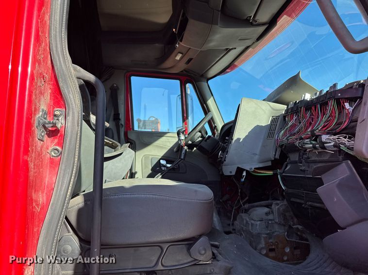 image for item DT0632 2013 International ProStar Plus 122 semi truck