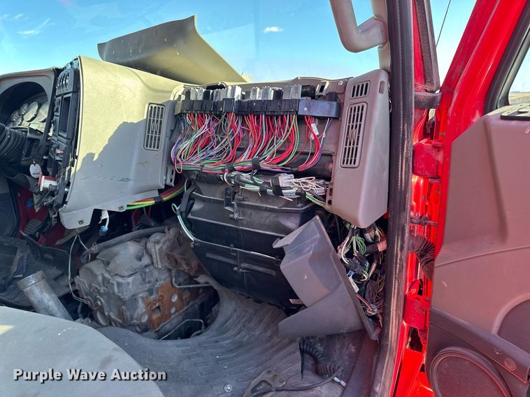 image for item DT0632 2013 International ProStar Plus 122 semi truck