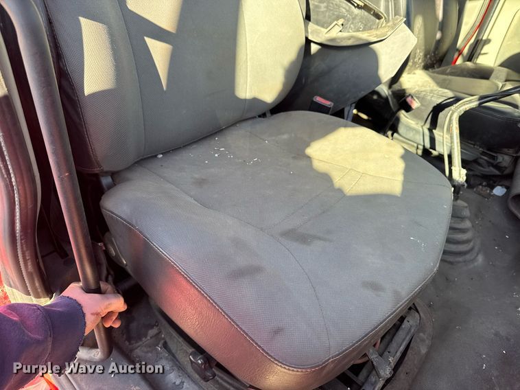 image for item DT0632 2013 International ProStar Plus 122 semi truck