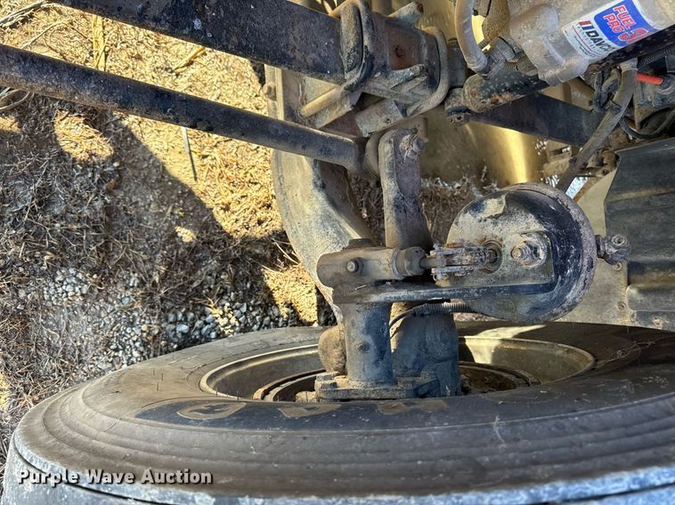 image for item DT0632 2013 International ProStar Plus 122 semi truck