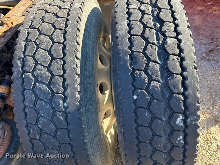 image for item DT0632 2013 International ProStar Plus 122 semi truck