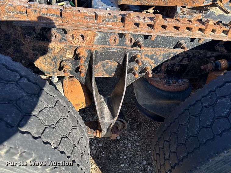 image for item DT0632 2013 International ProStar Plus 122 semi truck