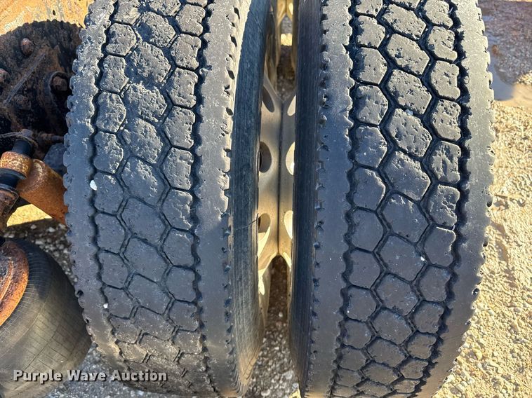 image for item DT0632 2013 International ProStar Plus 122 semi truck