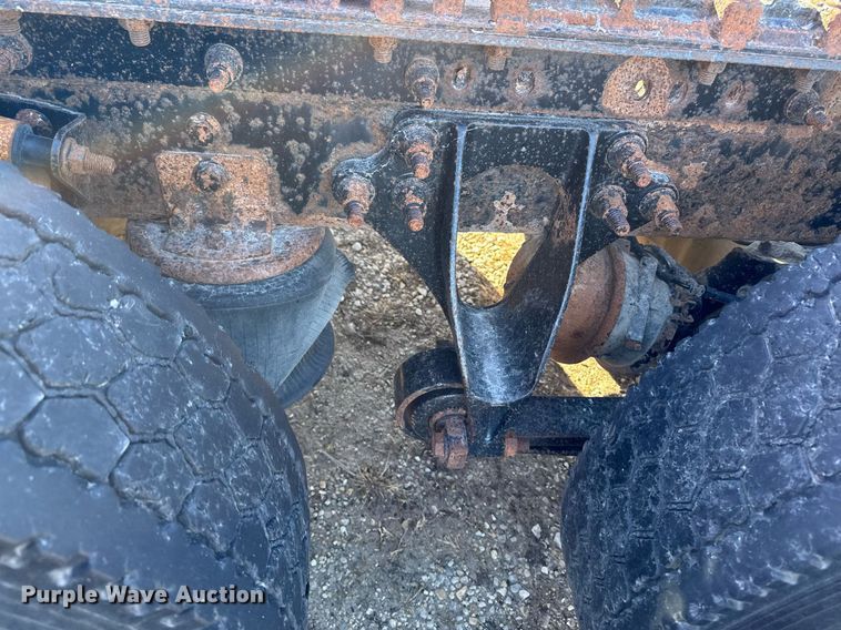 image for item DT0632 2013 International ProStar Plus 122 semi truck