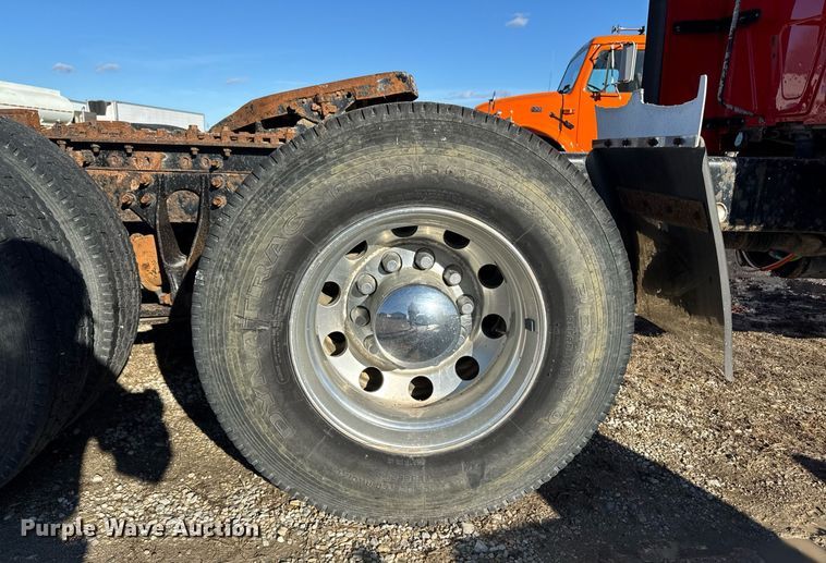 image for item DT0632 2013 International ProStar Plus 122 semi truck