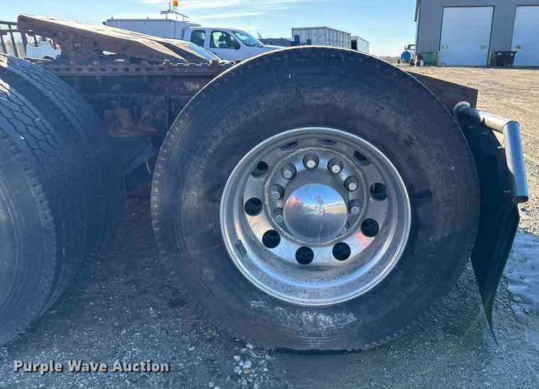 image for item DT0632 2013 International ProStar Plus 122 semi truck