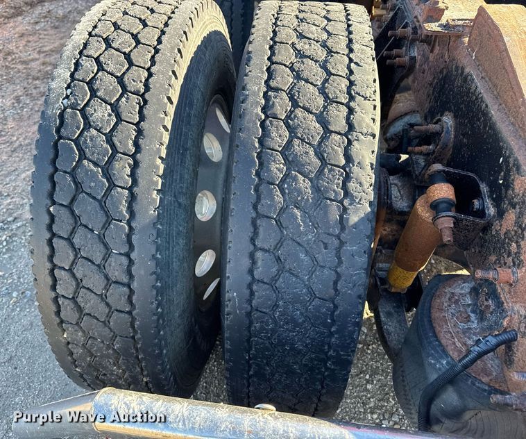 image for item DT0632 2013 International ProStar Plus 122 semi truck