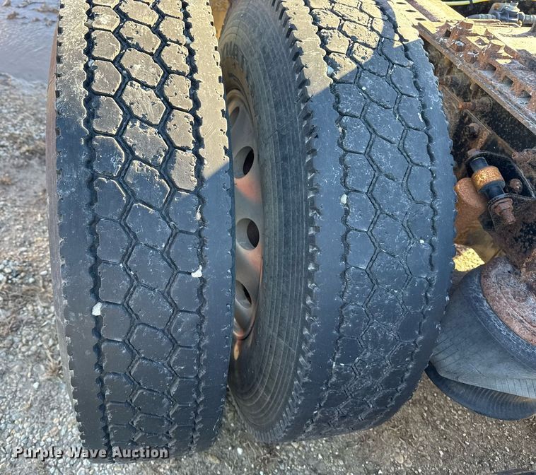 image for item DT0632 2013 International ProStar Plus 122 semi truck