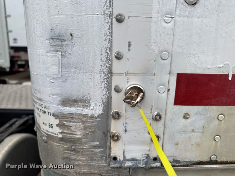 image for item DT0660 2009 Vanguard National VXP dry van trailer