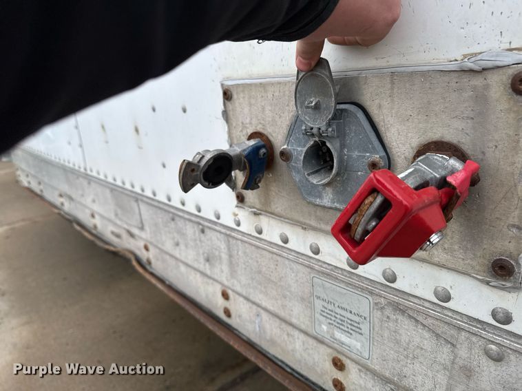 image for item DT0661 2007 Tracer dry van trailer