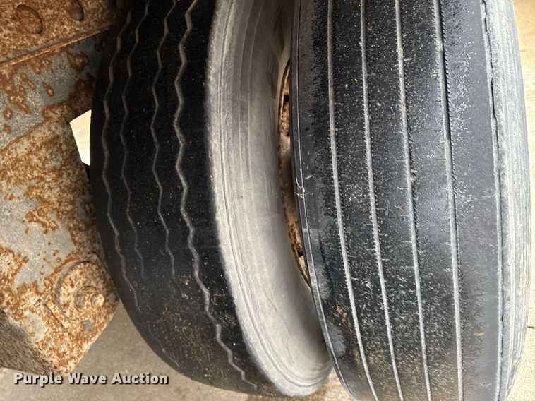 image for item DT0661 2007 Tracer dry van trailer