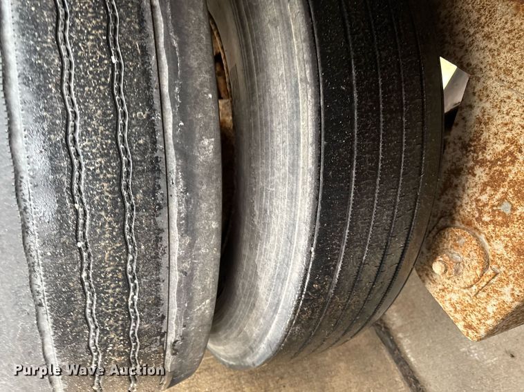 image for item DT0661 2007 Tracer dry van trailer