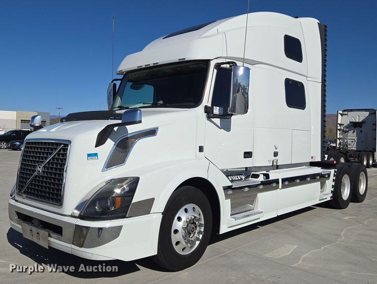 image for item DT7048 2016 Volvo VN semi truck