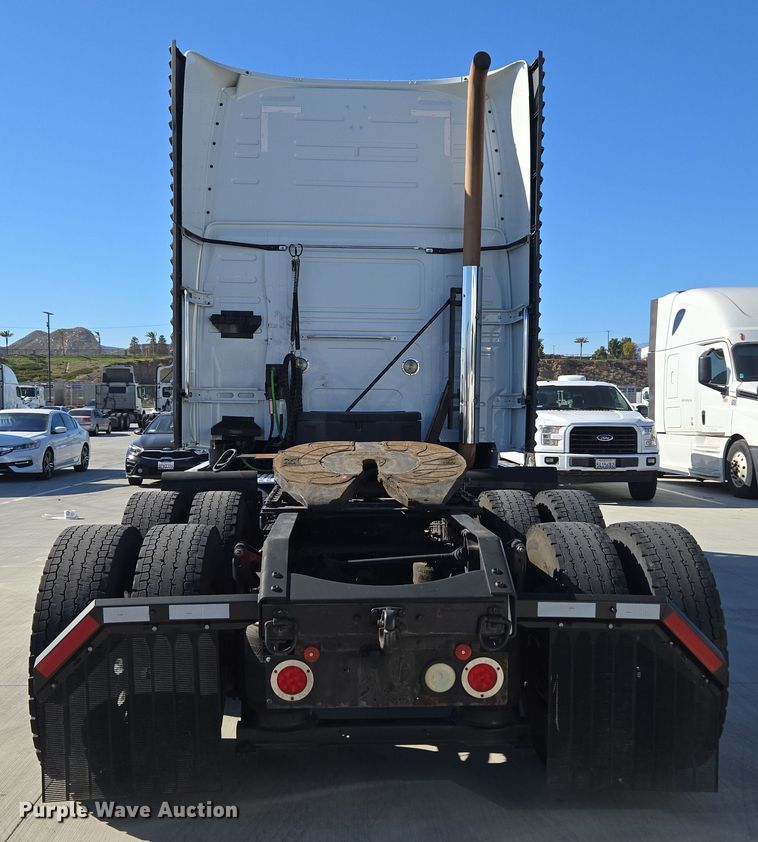 image for item DT7048 2016 Volvo VN semi truck