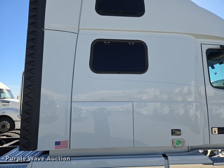 image for item DT7048 2016 Volvo VN semi truck