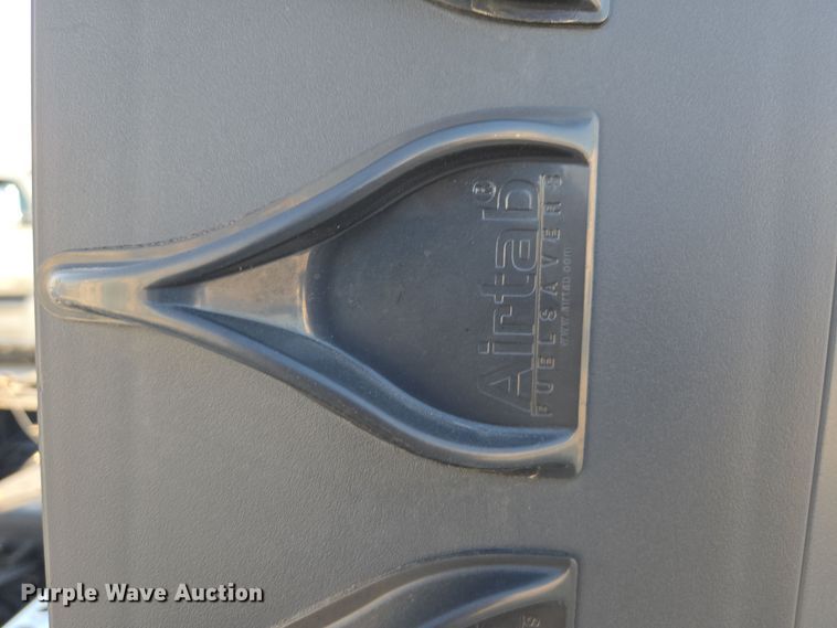 image for item DT7048 2016 Volvo VN semi truck