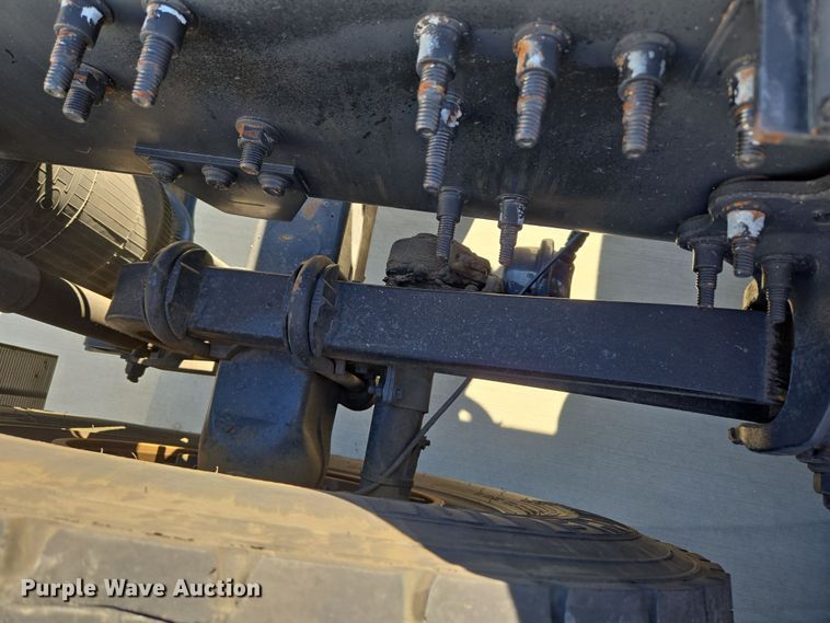 image for item DT7048 2016 Volvo VN semi truck