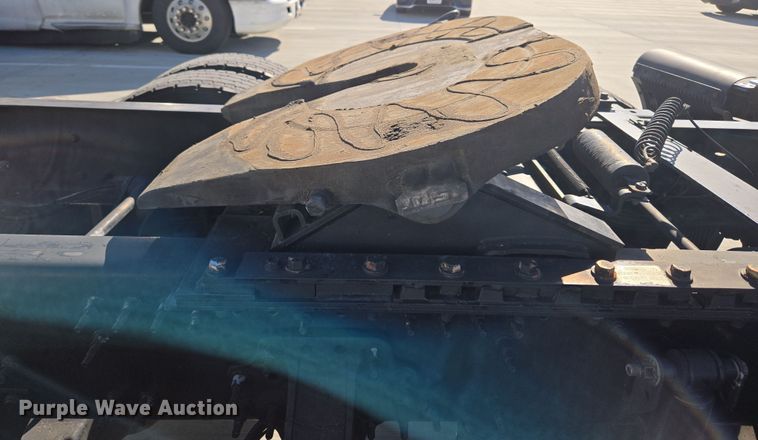 image for item DT7048 2016 Volvo VN semi truck