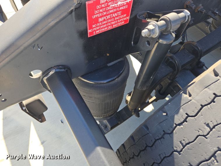 image for item DT7048 2016 Volvo VN semi truck